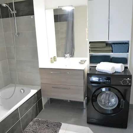 Lägenhet Cosy Et Confortable A Deux Pas Du