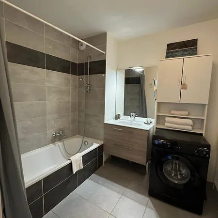 Cosy Et Confortable A Deux Pas Du Apartmán *